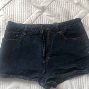 BDG Women’s Dark Wash Shorties Size 32 Five pocket High Rise Erin style.  Spring